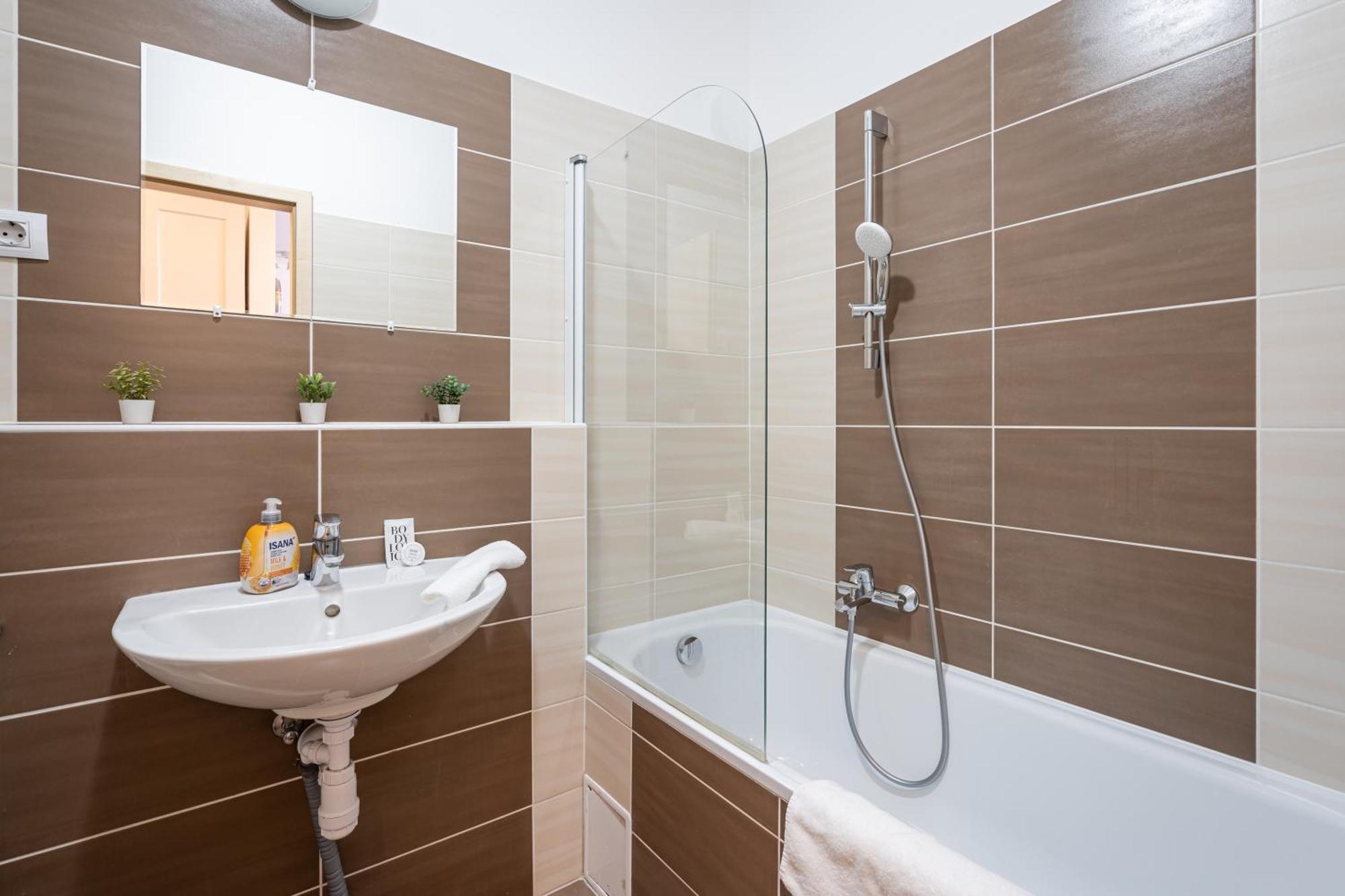 בודפשט City Center Corvin Suite Apartment מראה חיצוני תמונה