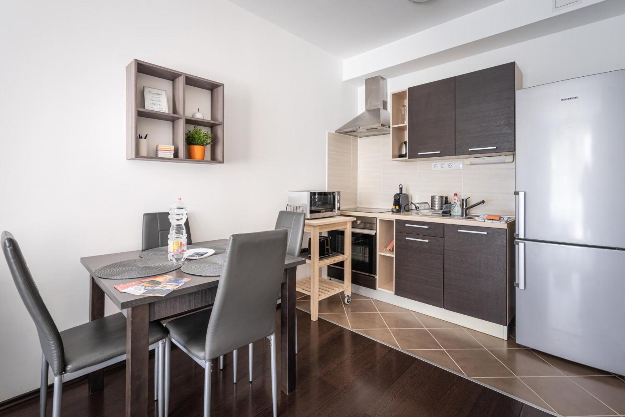 בודפשט City Center Corvin Suite Apartment מראה חיצוני תמונה