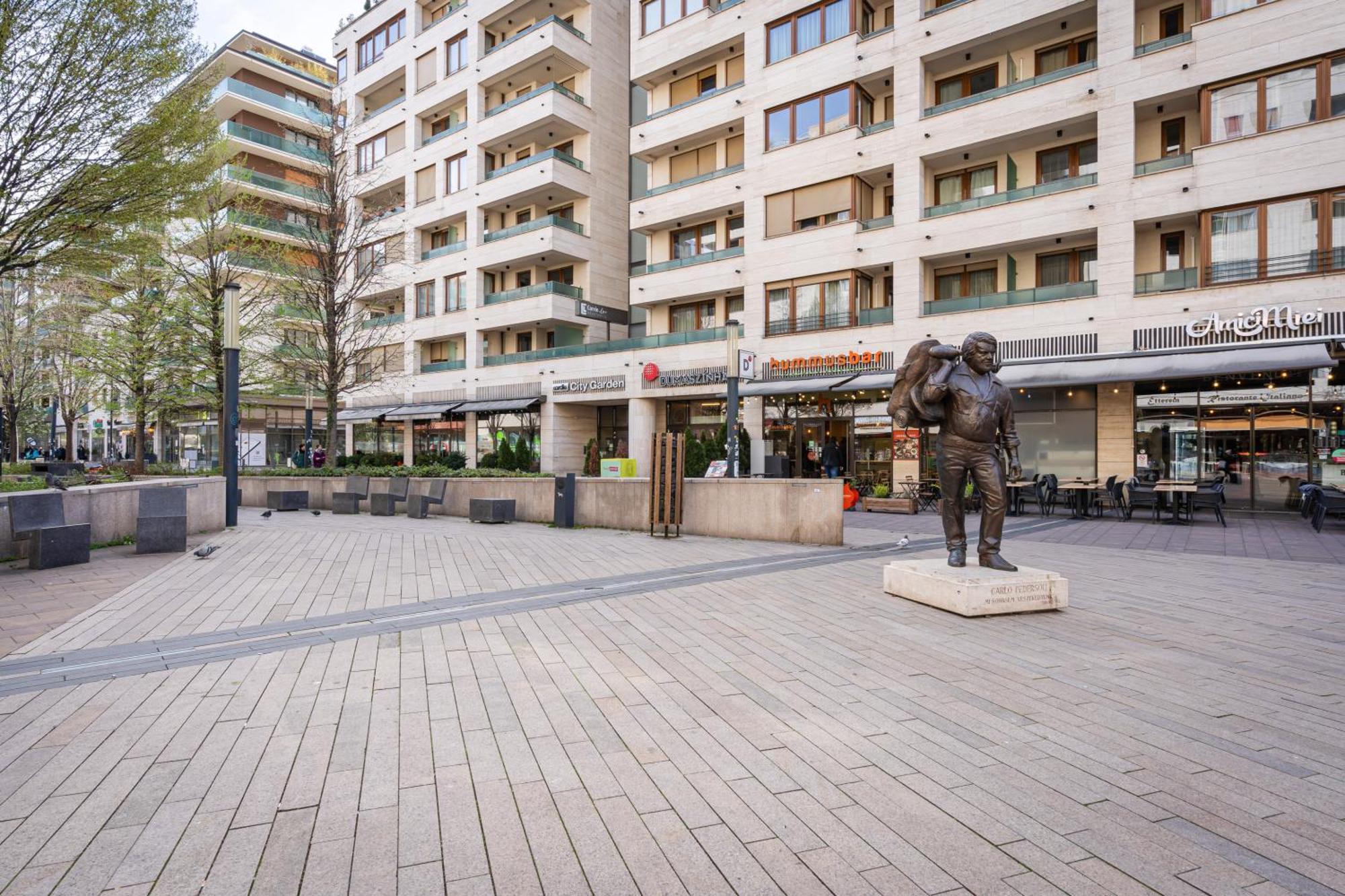 בודפשט City Center Corvin Suite Apartment מראה חיצוני תמונה